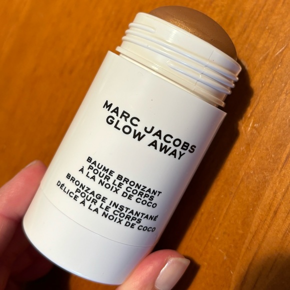 Marc Jacobs Glow Away Bronzing Coconut Body Stick Tan-Tastic! - Picture 9 of 16